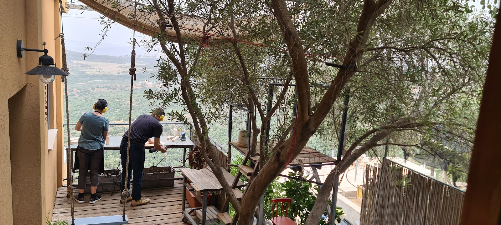 בריבוע – סדנאות נגרות מול הנוף