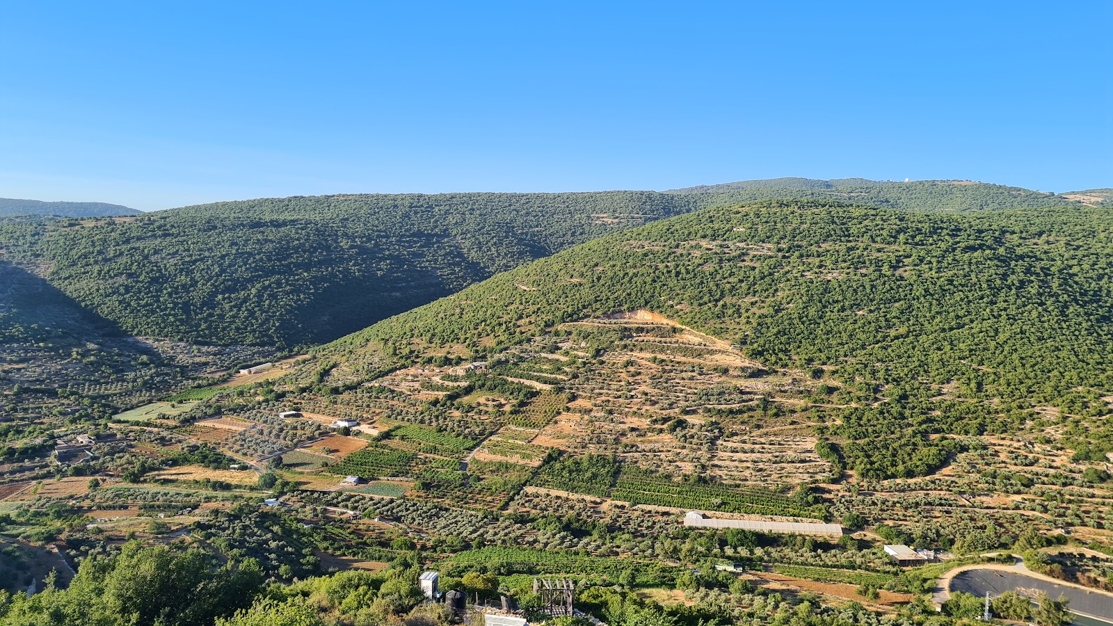 צימר מעל המעיין
