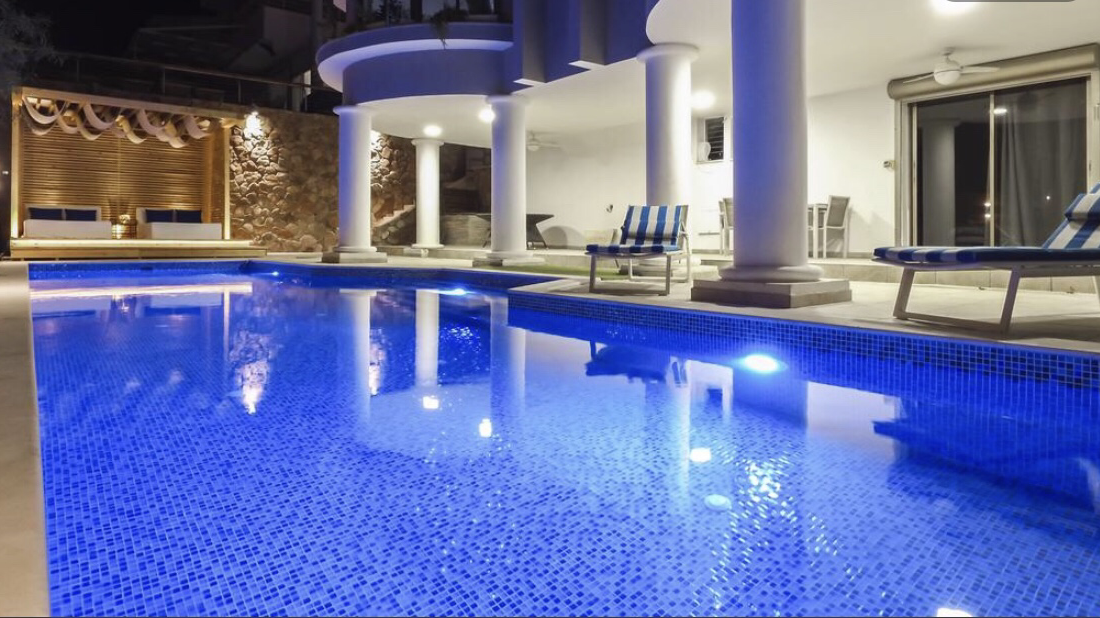 LUXURY POOL ON THE BEACH