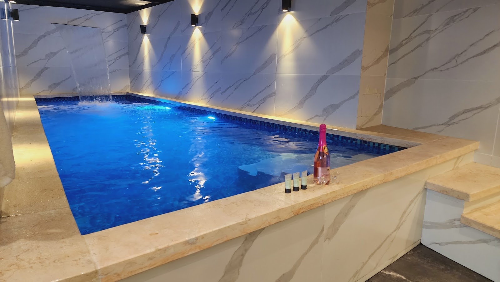 בריכה פרטית להשכרה בירושלים -LAGO SPA