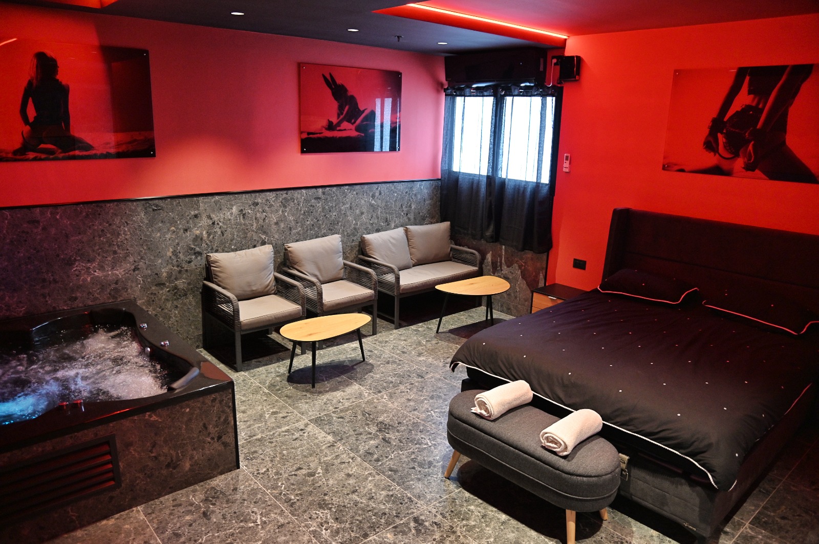 red room חדרים דיסקרטיים לפי שעה