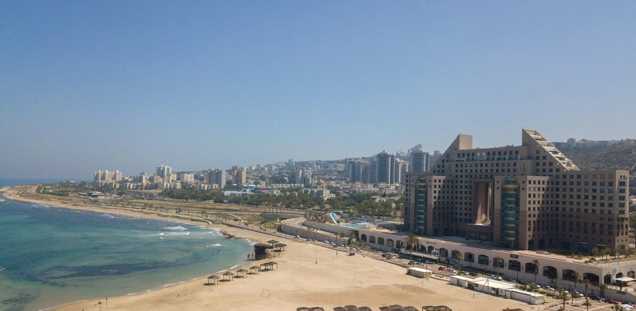 בניין אלמוג – סוויטות נופש על הים בחיפה