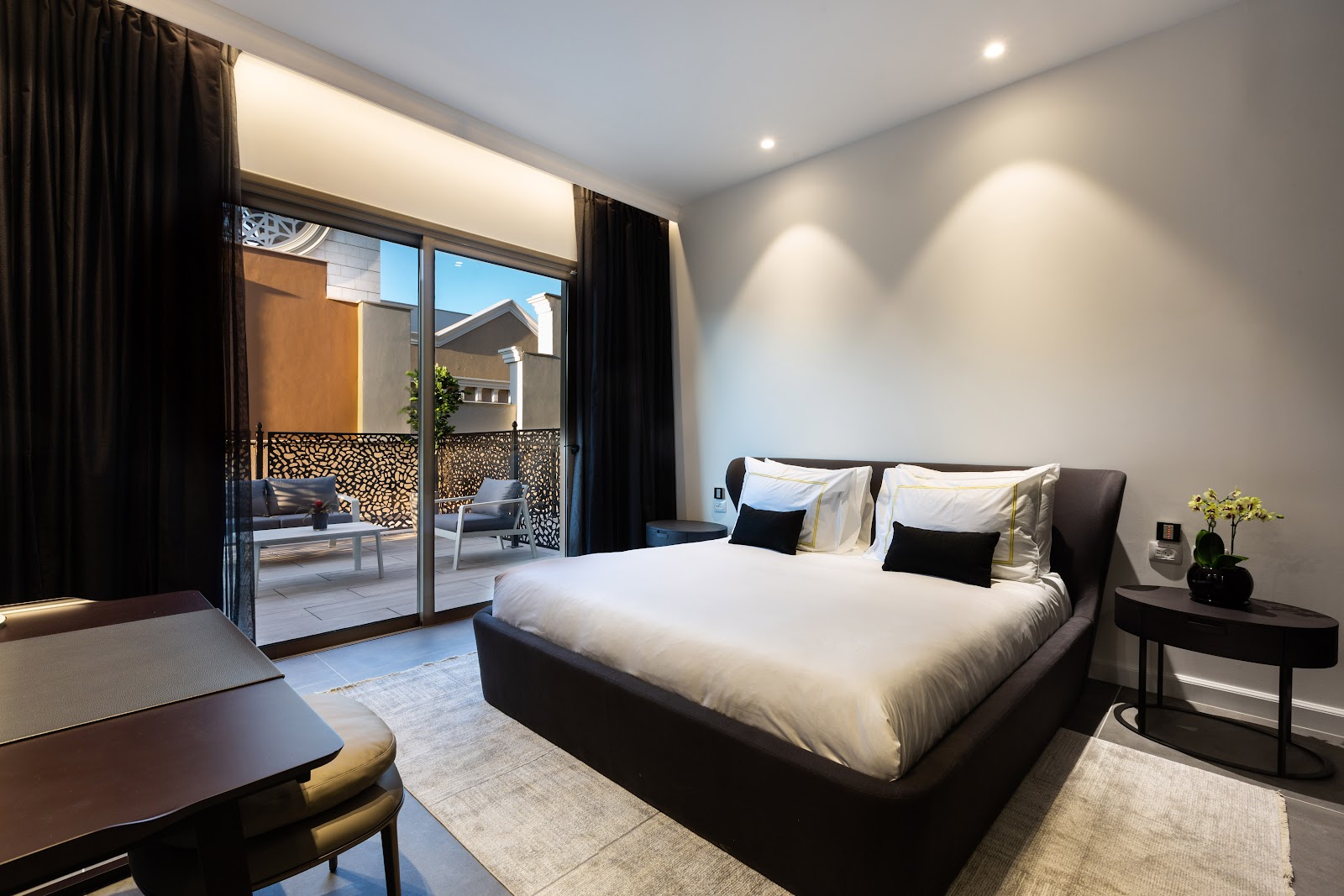 Dhotel