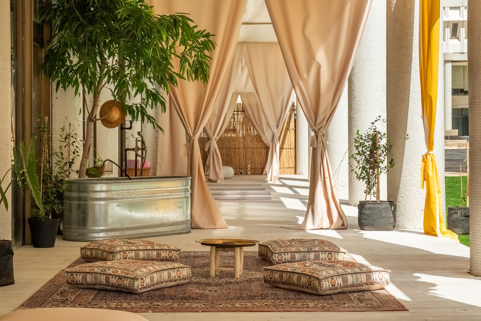 Wom – Pod Hotel TLV