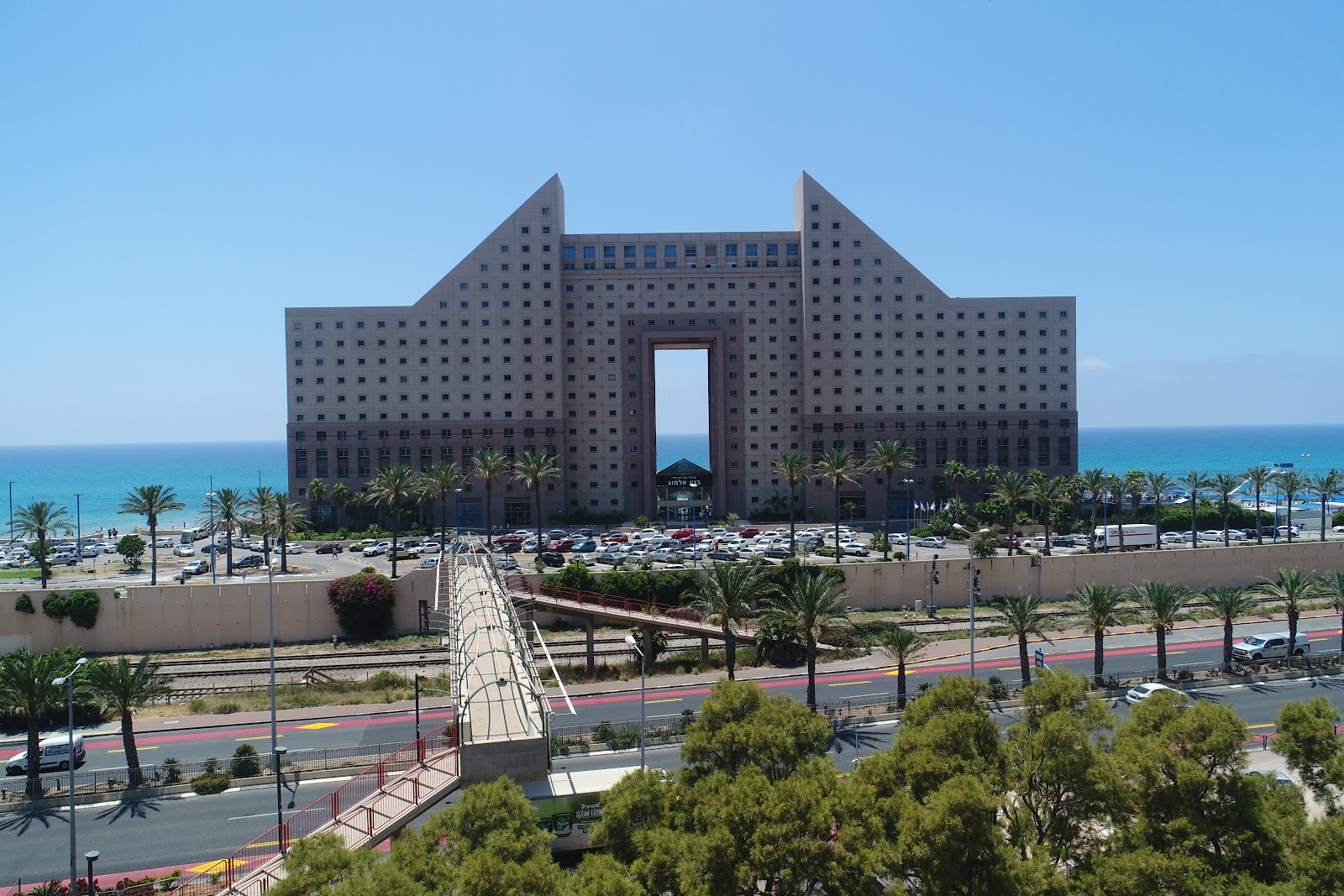 מגדל הים בניין אלמוג חיפה